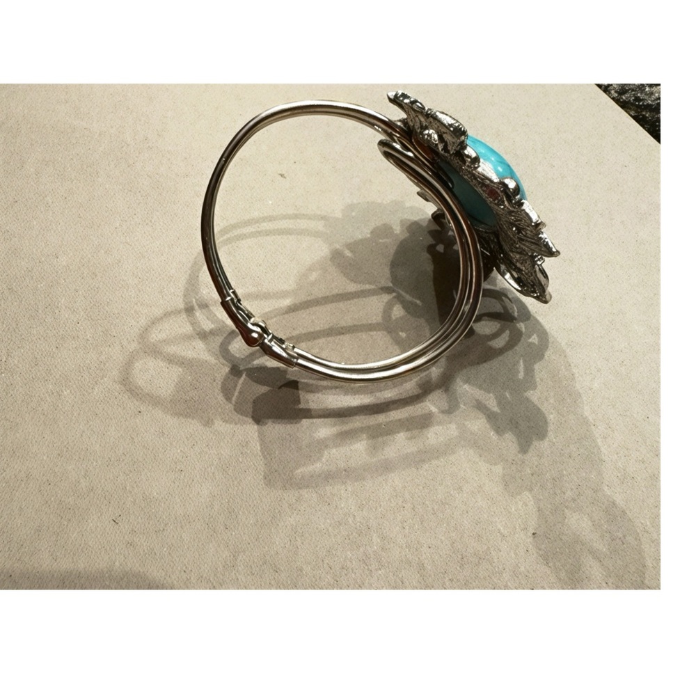 Vintage Southwestern Style Silver Tone Faux Turquoise Floral Cuff Bracelet - Picture 4 of 6
